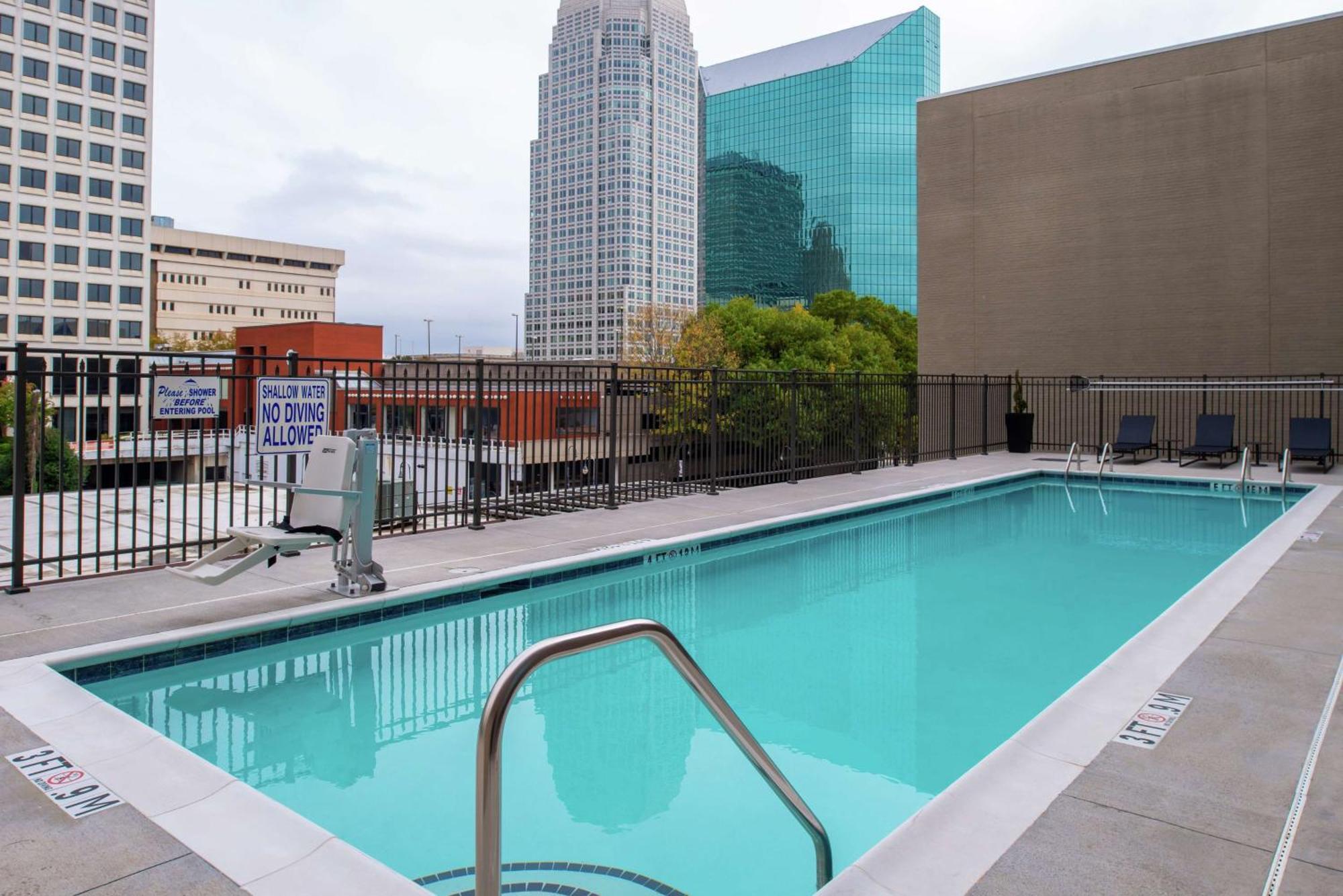 Hampton Inn & Suites Winston-Salem Downtown Exterior foto